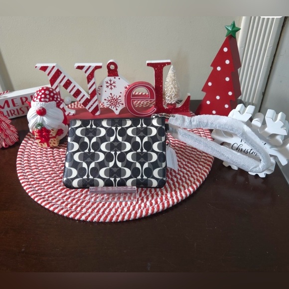 Coach Black and White Wristlet NWT!! - Picture 2 of 4